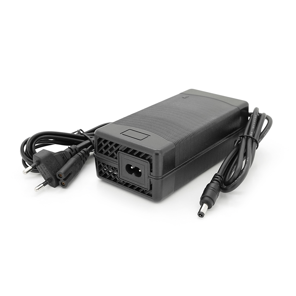 Зарядное устройство SANJATON Li-ion 16,8V 4S 9,5A для аккумуляторов со штекером 5,5х2,5 мм (36949)