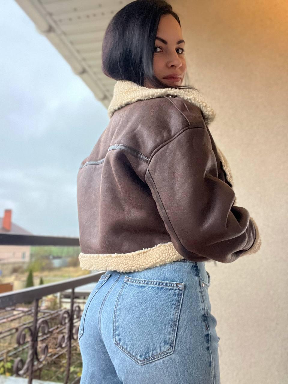 Дубленка женская Aftf Basic 2413 короткая косуха оверсайз на молнии с мехом экозамша L Коричневый (3131) - фото 3 Дубленка женская Aftf Basic 2413 короткая косуха оверсайз на молнии с мехом экозамша L Коричневый (3131) - фото 3