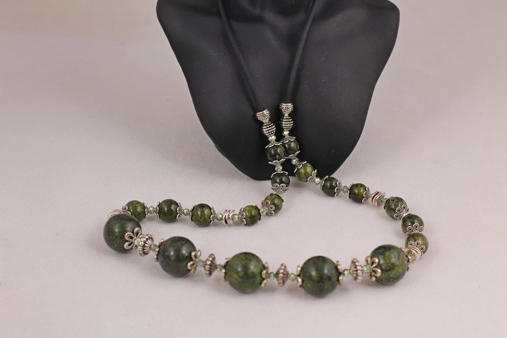 Бусы змеевик 75 см Серебристый (29815537)