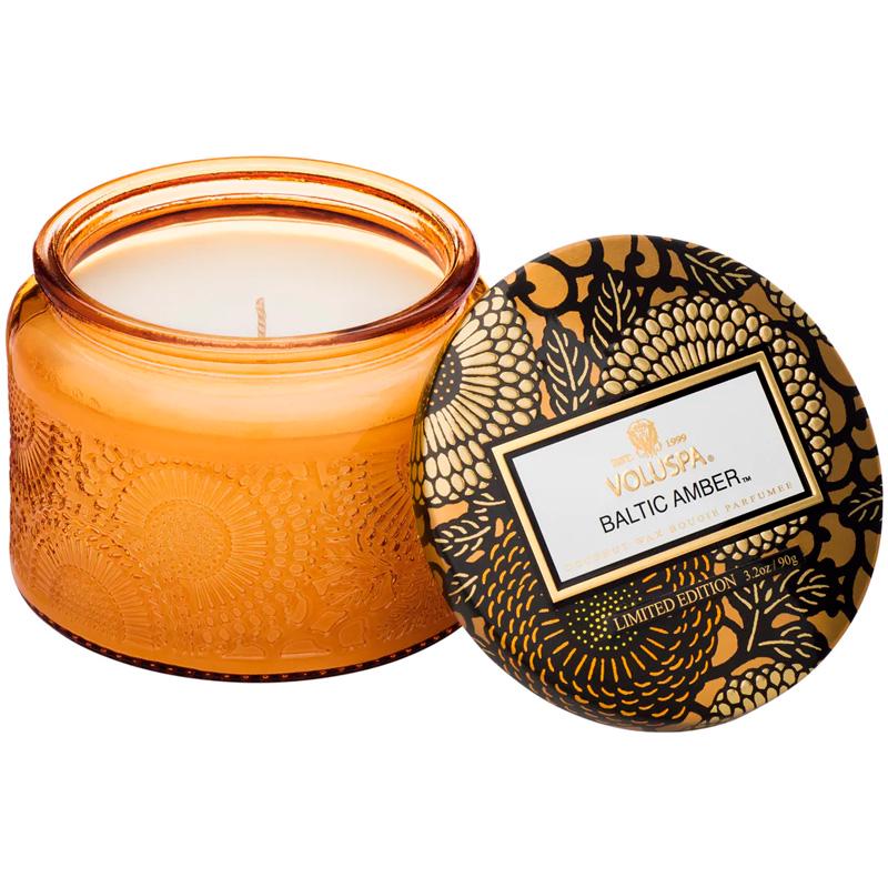Свеча ароматическая Voluspa Japonica Baltic Amber 90 г банка с крышкой (111002612)