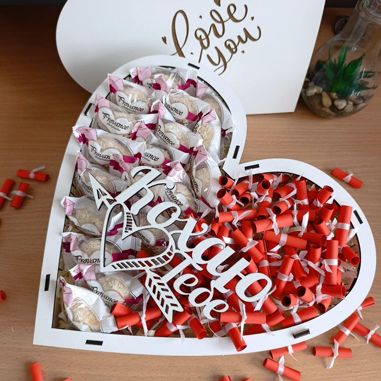 Подарунковий бокс з цукерками та 101 причиною чому я тебе кохаю для дівчини (ar369)