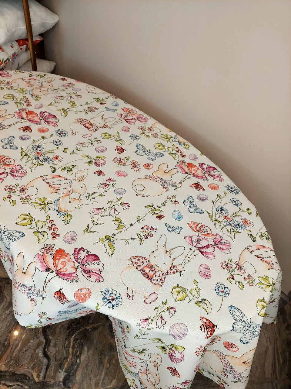 Скатерть круглая водоотталкивающая Le maison de Garny Веселые зайцы 100 см (28-11241) Скатерть круглая водоотталкивающая Le maison de Garny Веселые зайцы 100 см (28-11241)