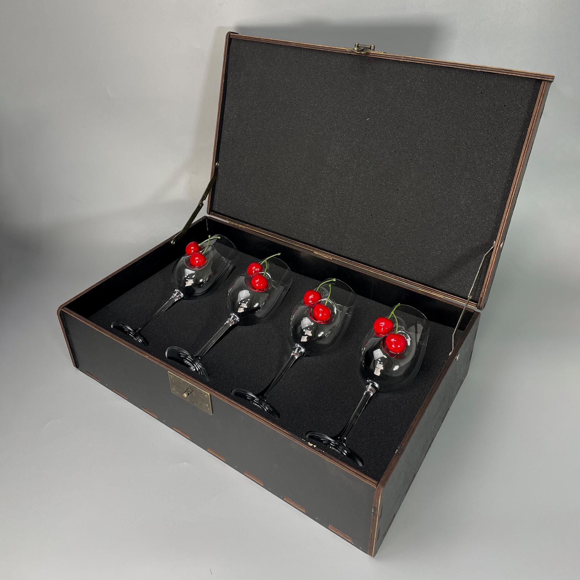 Набор VSKLO на 4 бокала для вина с вишнями 350 мл (26384496)