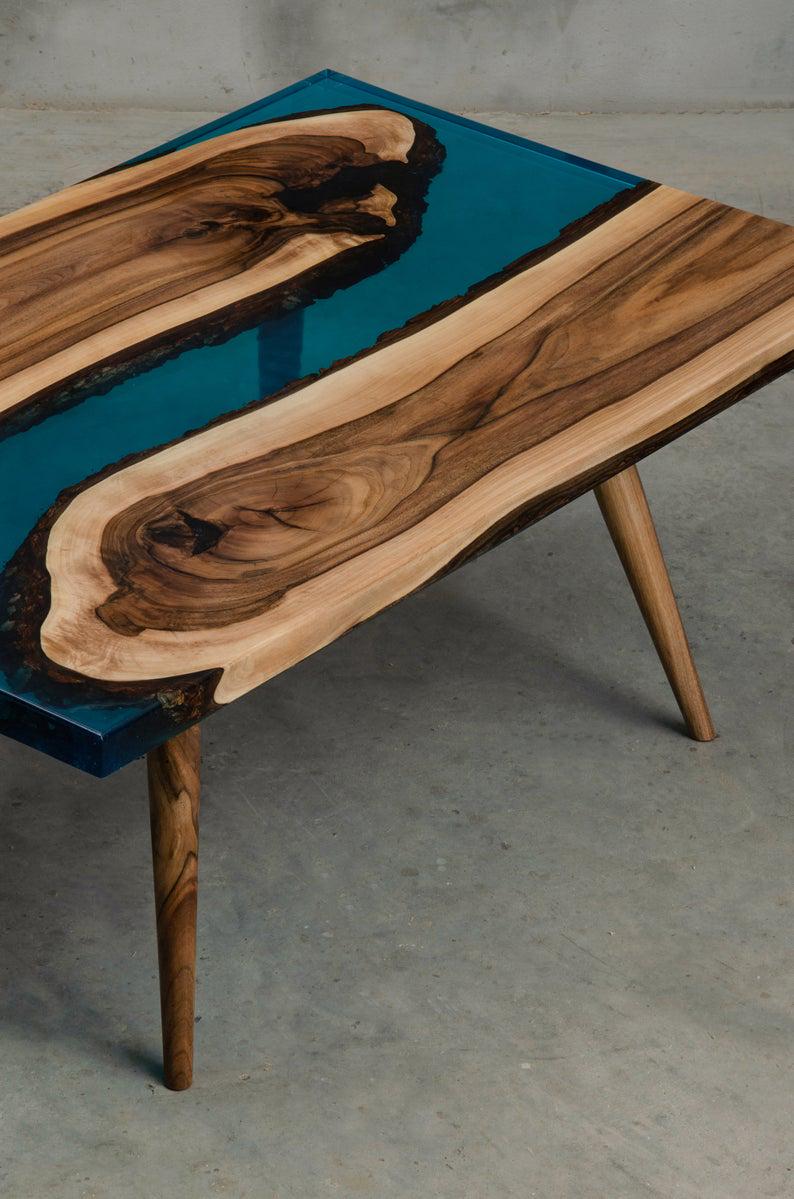 Стіл журнальний річка Денвер дизайнерський з прозорої синій епоксидної смоли та масиву горіха 800х500х480 мм - фото 9 Стіл журнальний річка Денвер дизайнерський з прозорої синій епоксидної смоли та масиву горіха 800х500х480 мм - фото 9