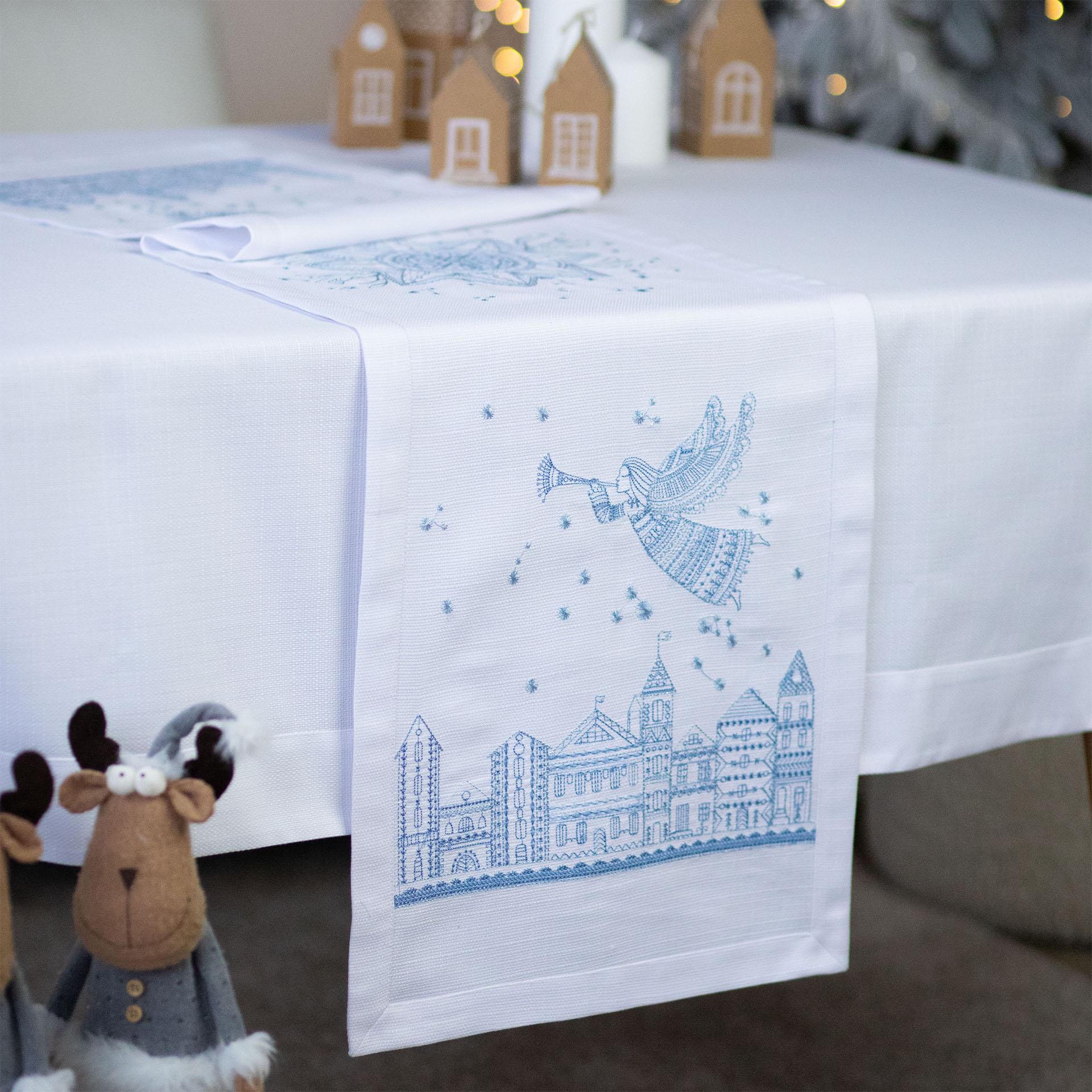 Доріжка на стіл різдвяна Едельвіка Ангел над містом 1,40x0,40 м (369-24/00)