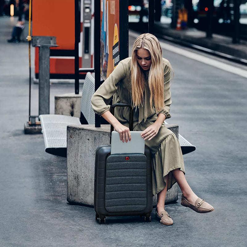 Валіза на 4-х колесах Wenger Syntry 14" 36 л Black (610163) - фото 20 Валіза на 4-х колесах Wenger Syntry 14" 36 л Black (610163) - фото 20