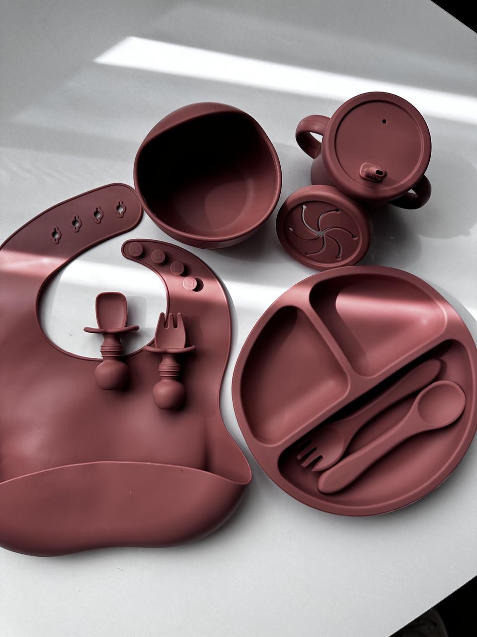 Набор посуды для кормления детей 9 элементов тарелка/миска/поильник/нагрудник Бордовый (104)