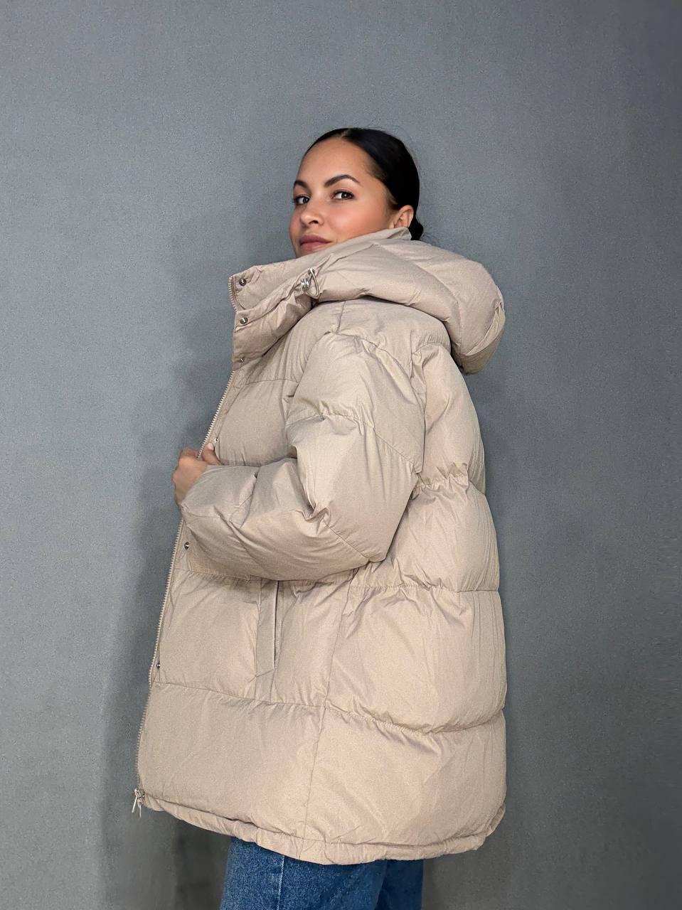 Куртка женская LADY YEP 10008 длинная оверсайз пуффер с капюшоном р. 42 Бежевый (5516) - фото 8 Куртка женская LADY YEP 10008 длинная оверсайз пуффер с капюшоном р. 42 Бежевый (5516) - фото 8