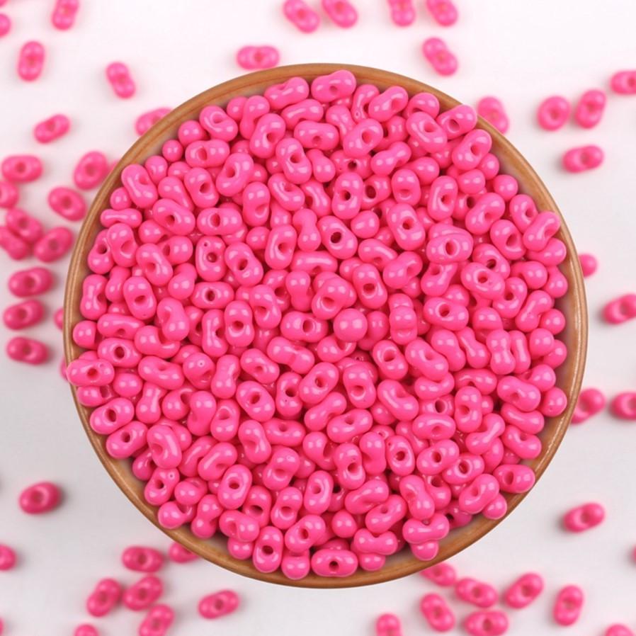 Бісер скляний у формі арахісу FARFALLE 6х4х3,2 мм 10 г Рожевий яскравий (БР0604а40)