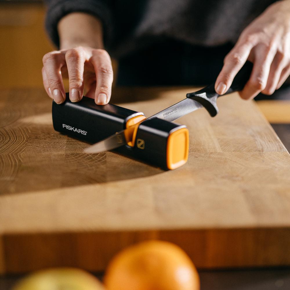 Точилка для сокир та ножів Fiskars Edge кераміка (1003098) - фото 2 Точилка для сокир та ножів Fiskars Edge кераміка (1003098) - фото 2