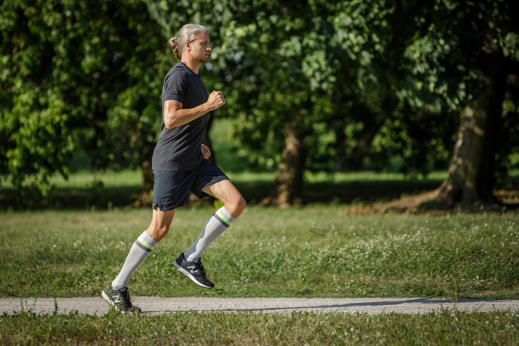 Компресійні гольфи Relaxsan Sport 1 клас 18-22 мм р. 4 Сріблястий/Салатовий (800SY) - фото 3