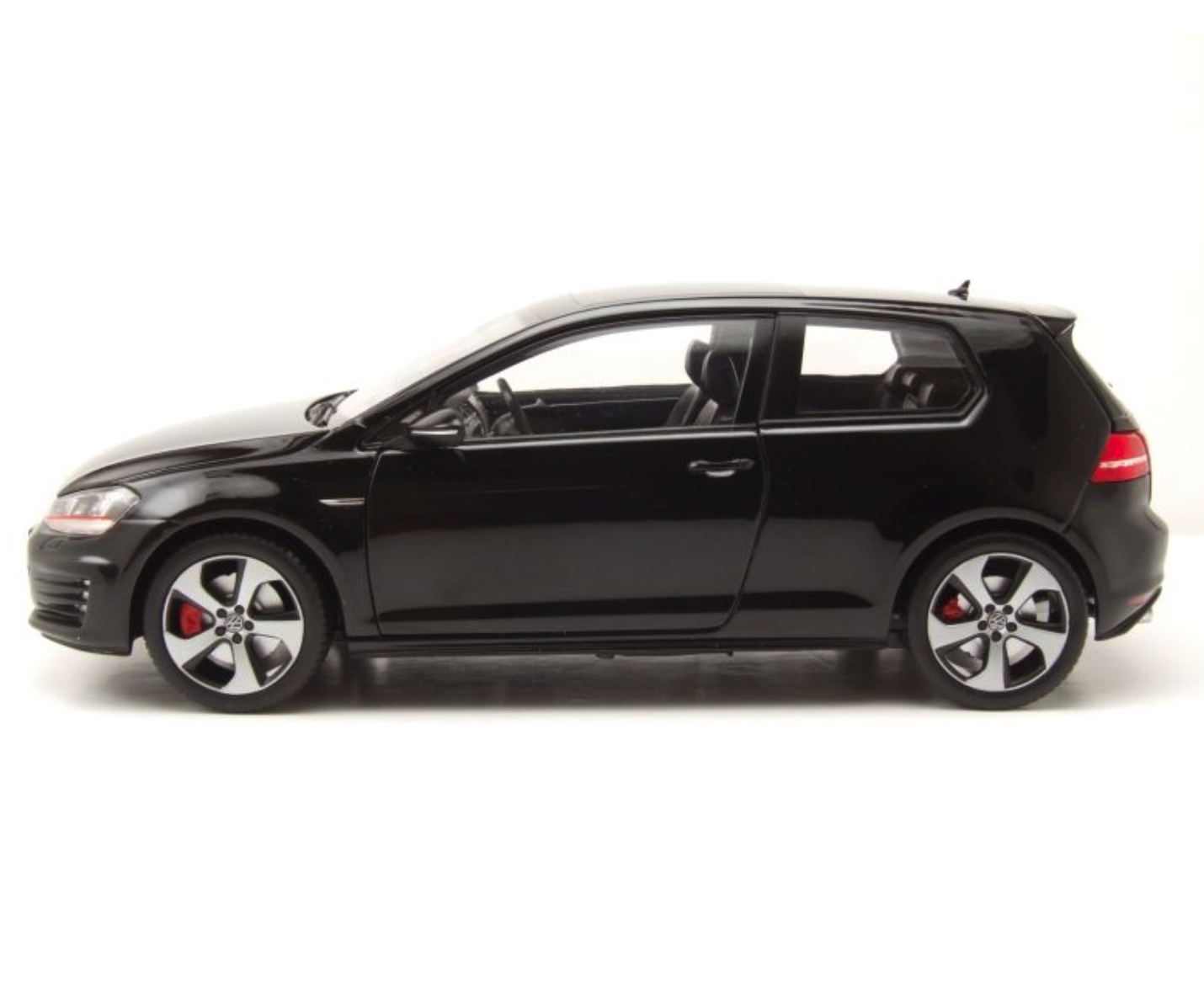 Модель автомобиля Norev 1:18 Volkswagen Golf 7 GTI 3d Black (188550) - фото 3 Модель автомобиля Norev 1:18 Volkswagen Golf 7 GTI 3d Black (188550) - фото 3