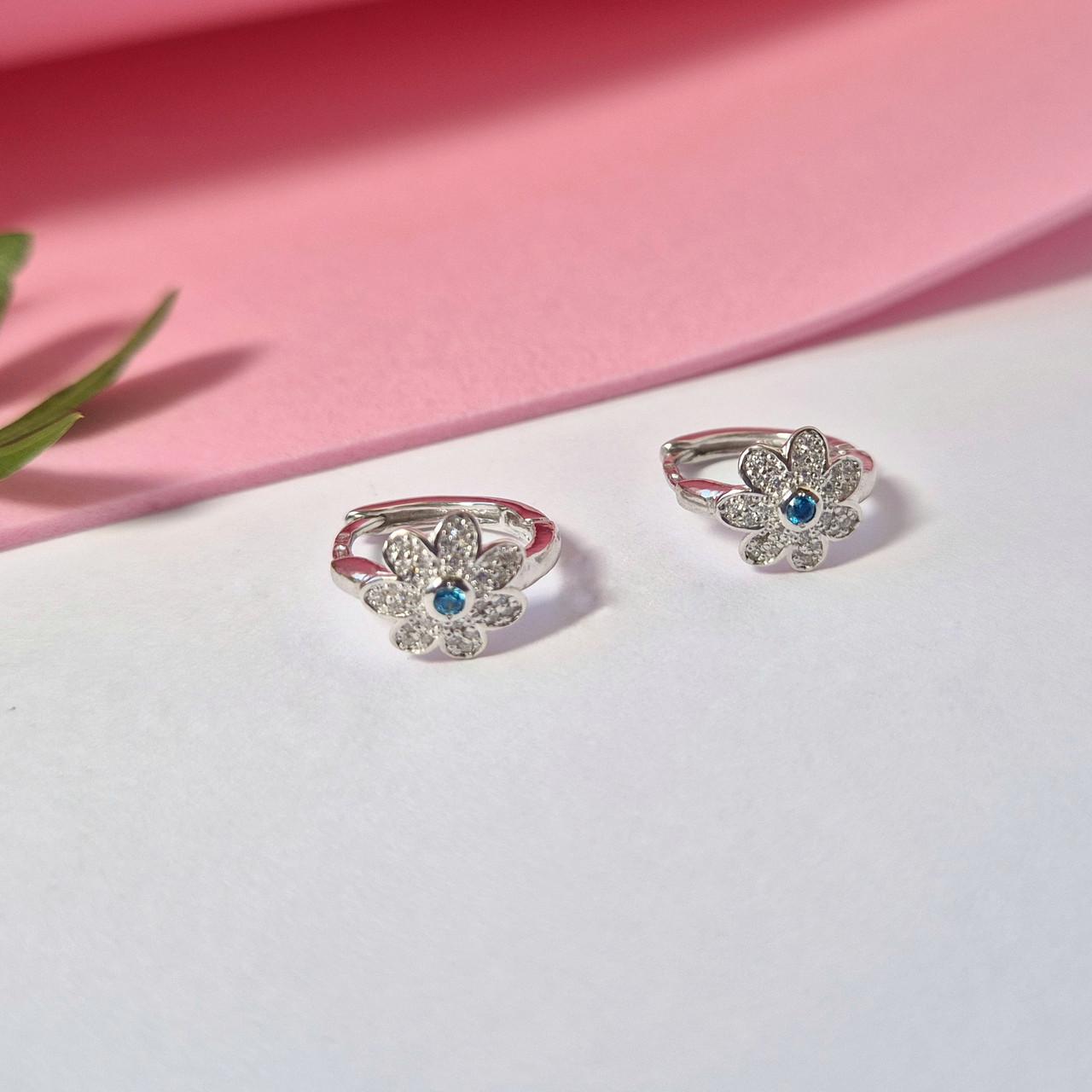 Серьги Цветок с камнями из серебра 11 мм 925 пробы 2,60 г (5219р)