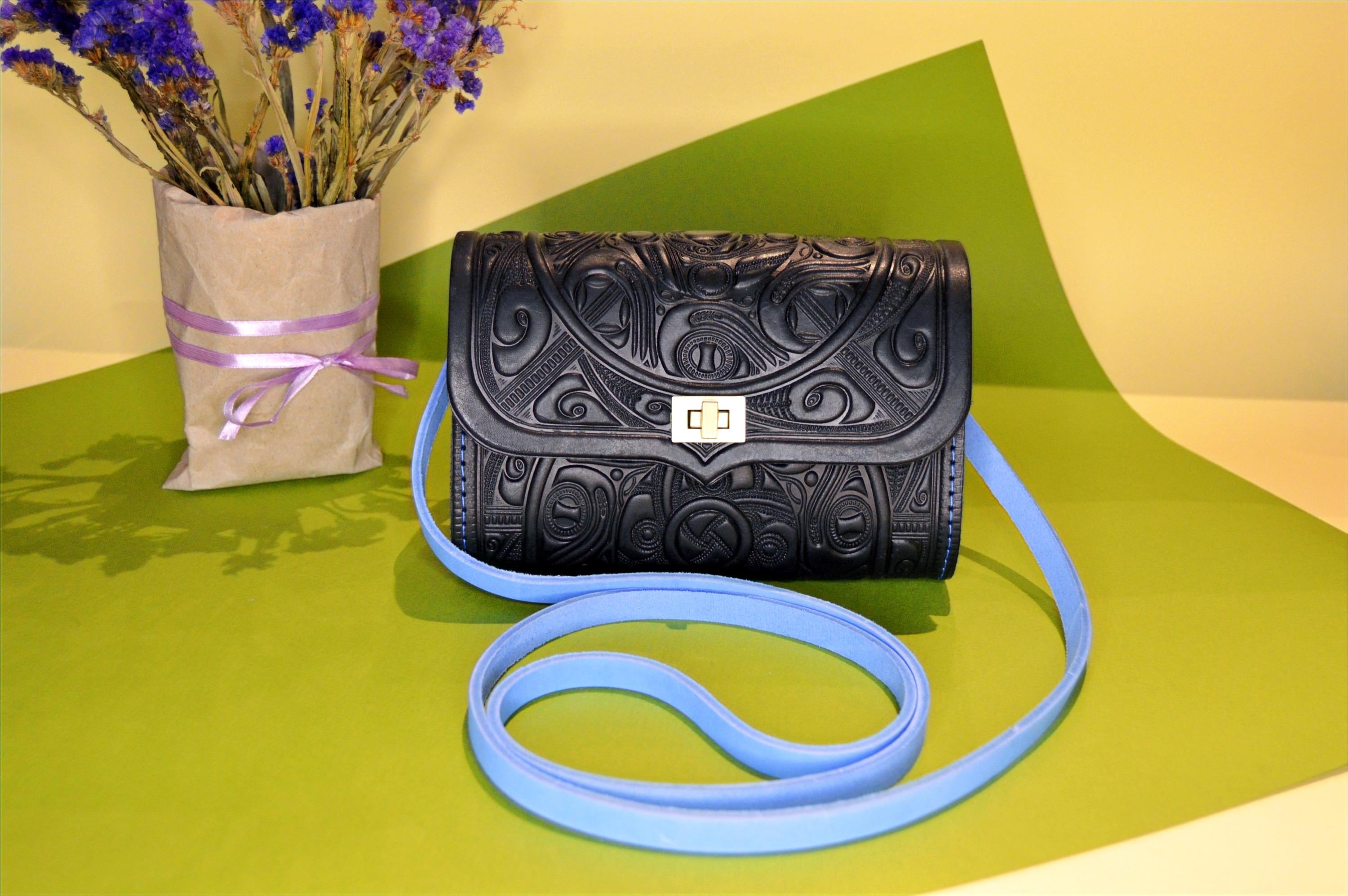 Жіноча сумка-клатч шкіряна ручної роботи з візерунком Чорно-синій (1193)