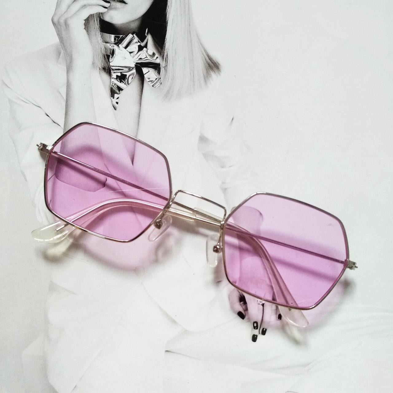 Солнцезащитные очки многоугольные с цветной линзой Сиреневый