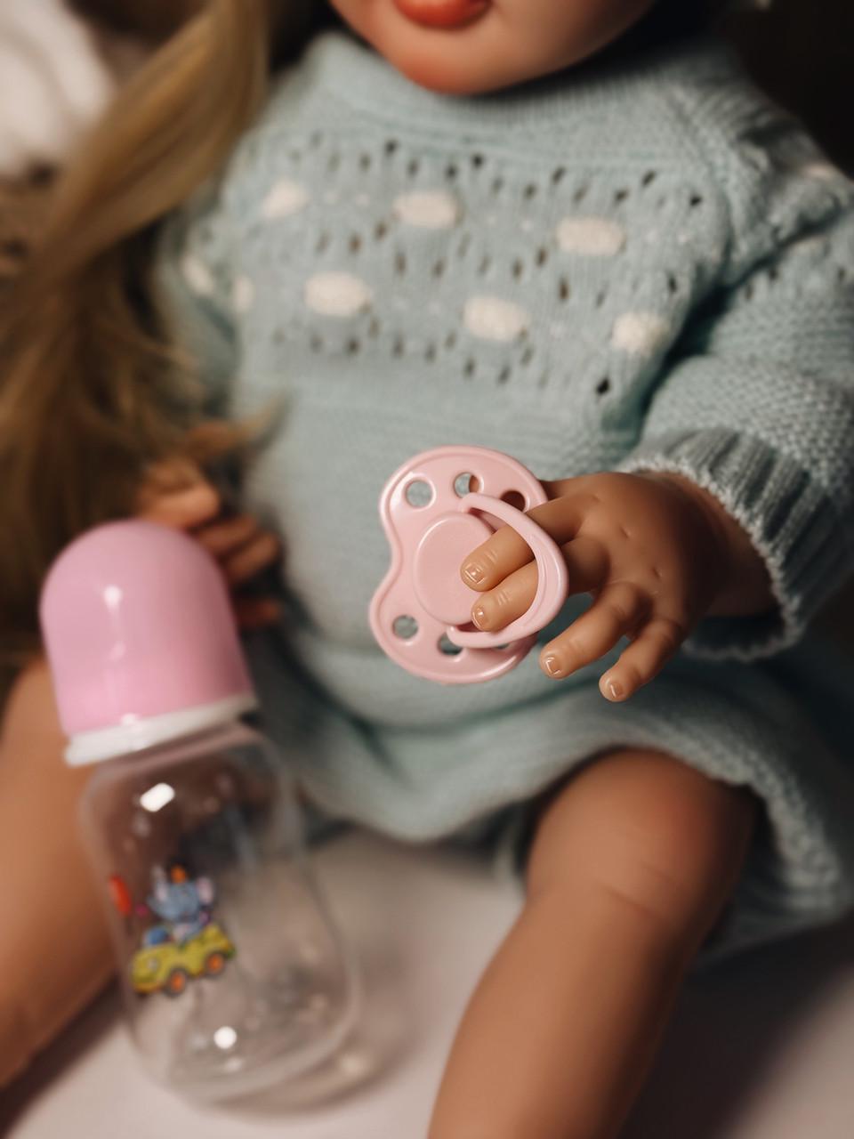 Кукла кукла реалистичная KEIUMI винил-силиконовая в голубом комбинезоне с аксессуарами 55 см Голубой - фото 4