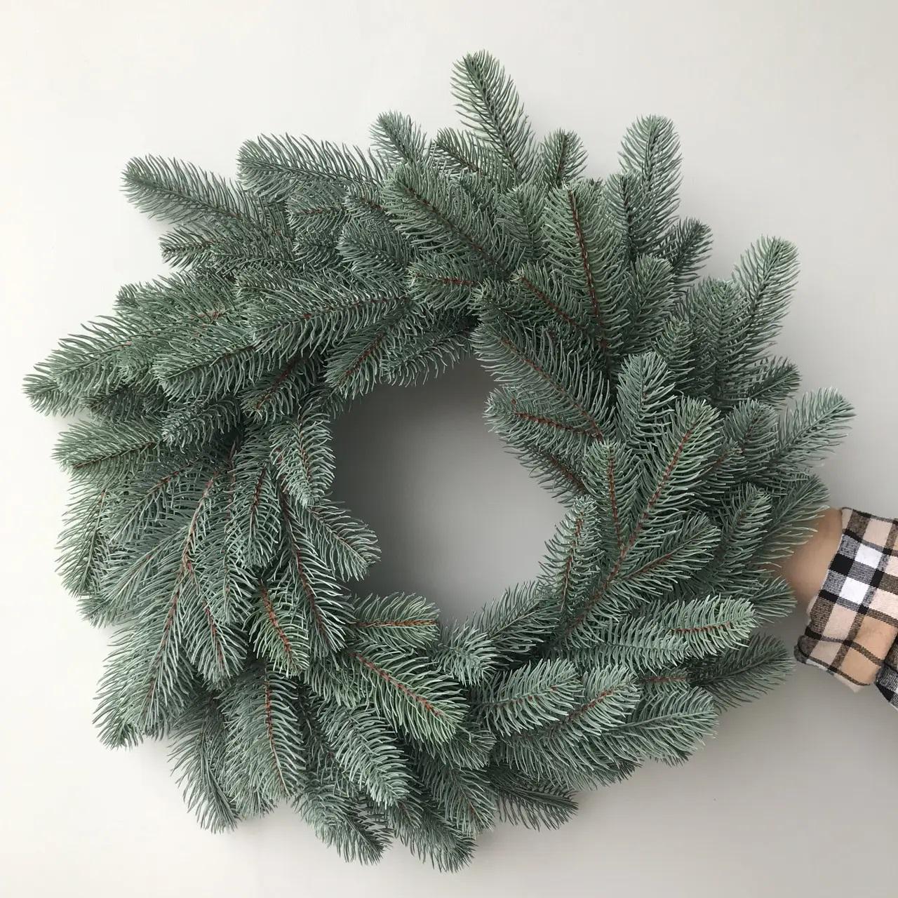 Вінок новорічний литий Lux 50 см Блакитний 112/50/B - фото 2 Вінок новорічний литий Lux 50 см Блакитний 112/50/B - фото 2