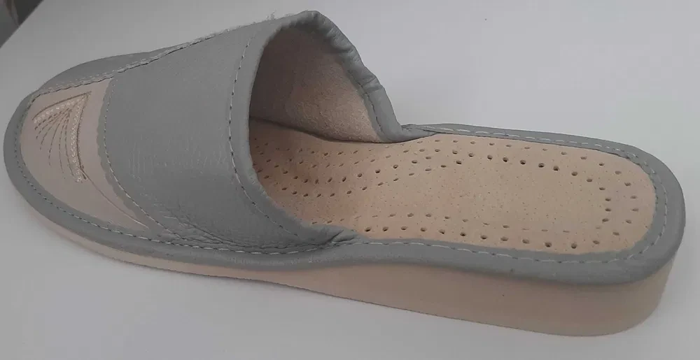 Тапки женские кожаные с закрытым носком р. 40 Серый (2632388838) - фото 2 Тапки женские кожаные с закрытым носком р. 40 Серый (2632388838) - фото 2