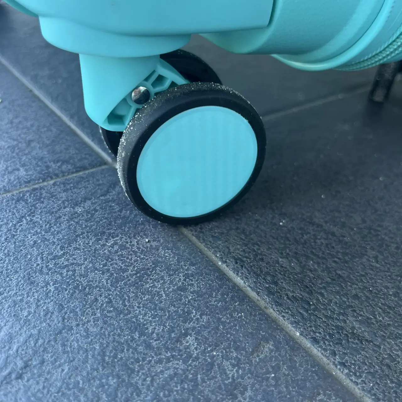 Валіза дорожня з поліпропілену Bloom 1706 середній М 63 л М'ятний - фото 6