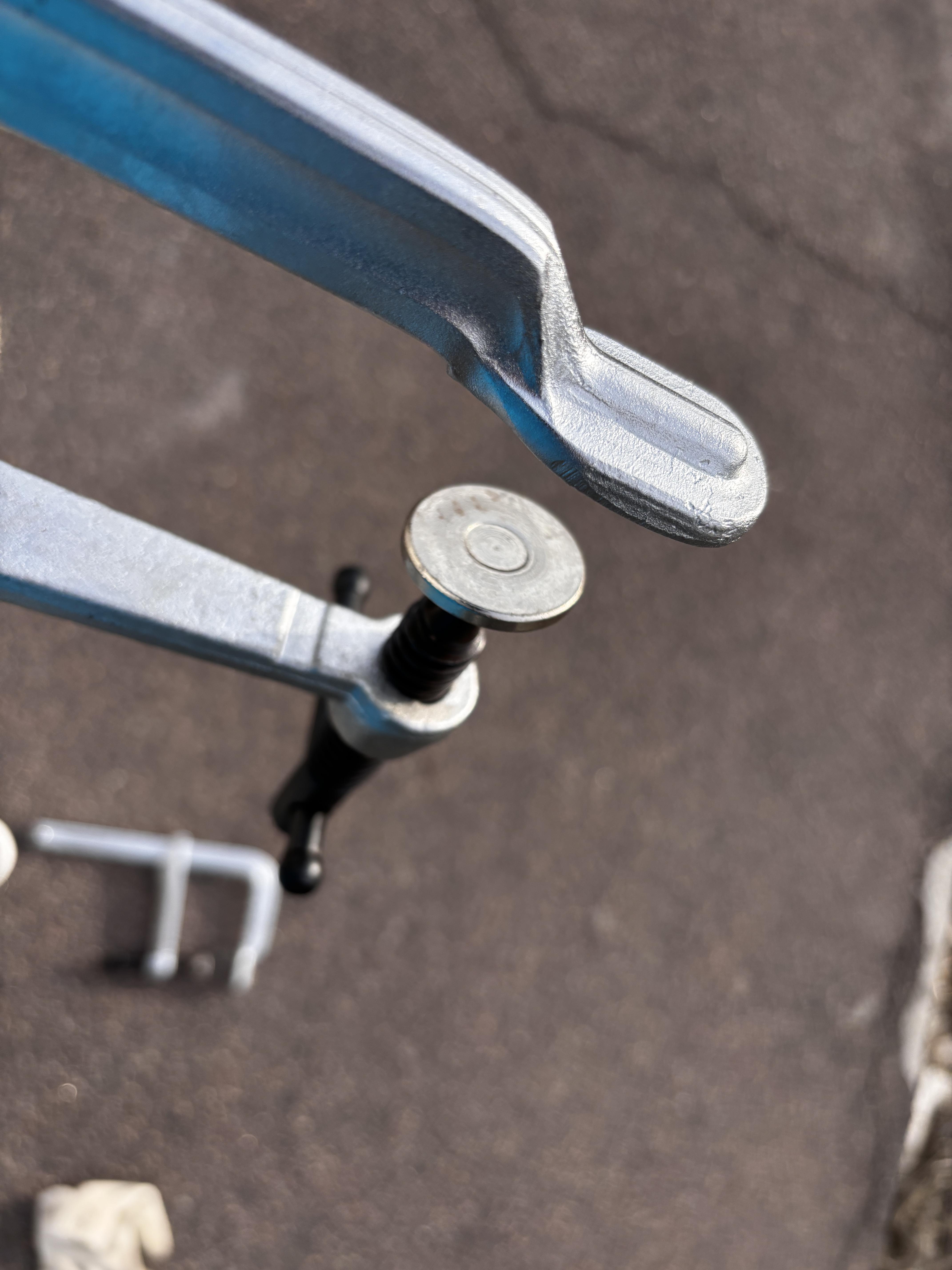 Струбцина F-образная винтовая цельнометаллическая для фиксации дерева и металла 200х120 мм - фото 6