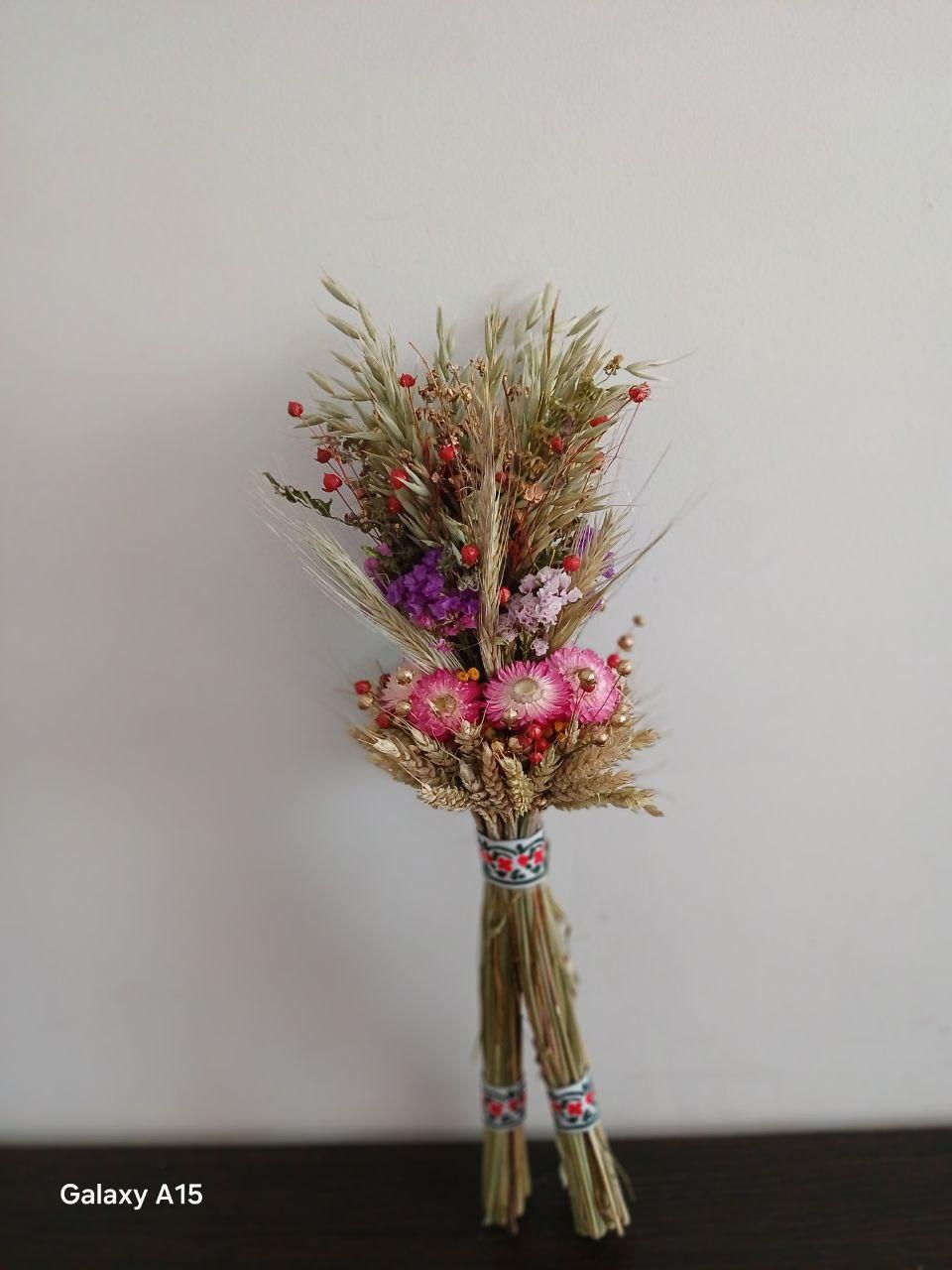 Дідух різдвяний з колосcя пшениці/льону та вівса на трьох ніжках 35-40 см зі стрічкою вишиванкою Чорний (2822701416) Дідух різдвяний з колосcя пшениці/льону та вівса на трьох ніжках 35-40 см зі стрічкою вишиванкою Чорний (2822701416)