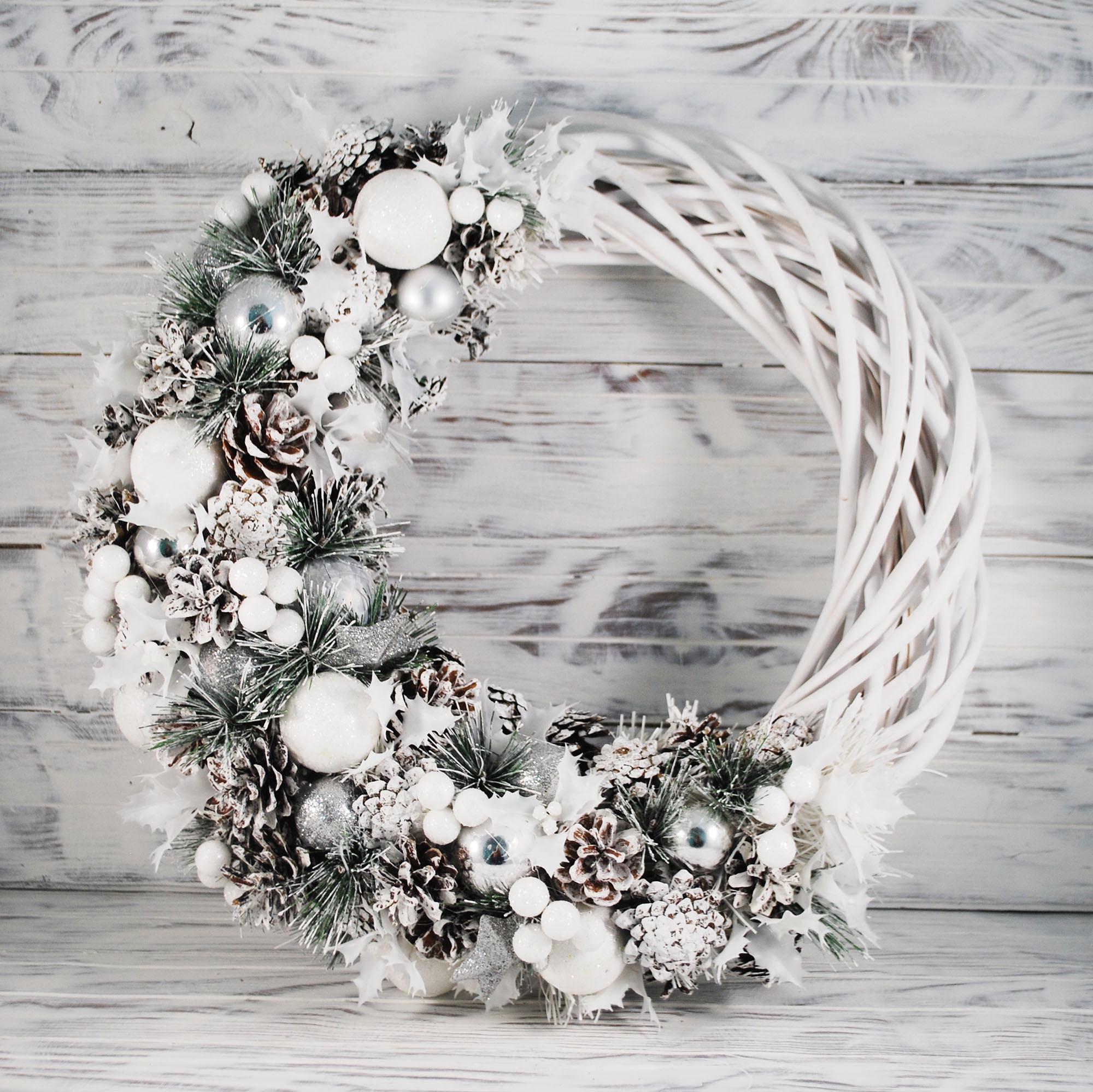 Вінок новорічний 37 см Білий/Срібний (4781926) - фото 1 Вінок новорічний 37 см Білий/Срібний (4781926) - фото 1