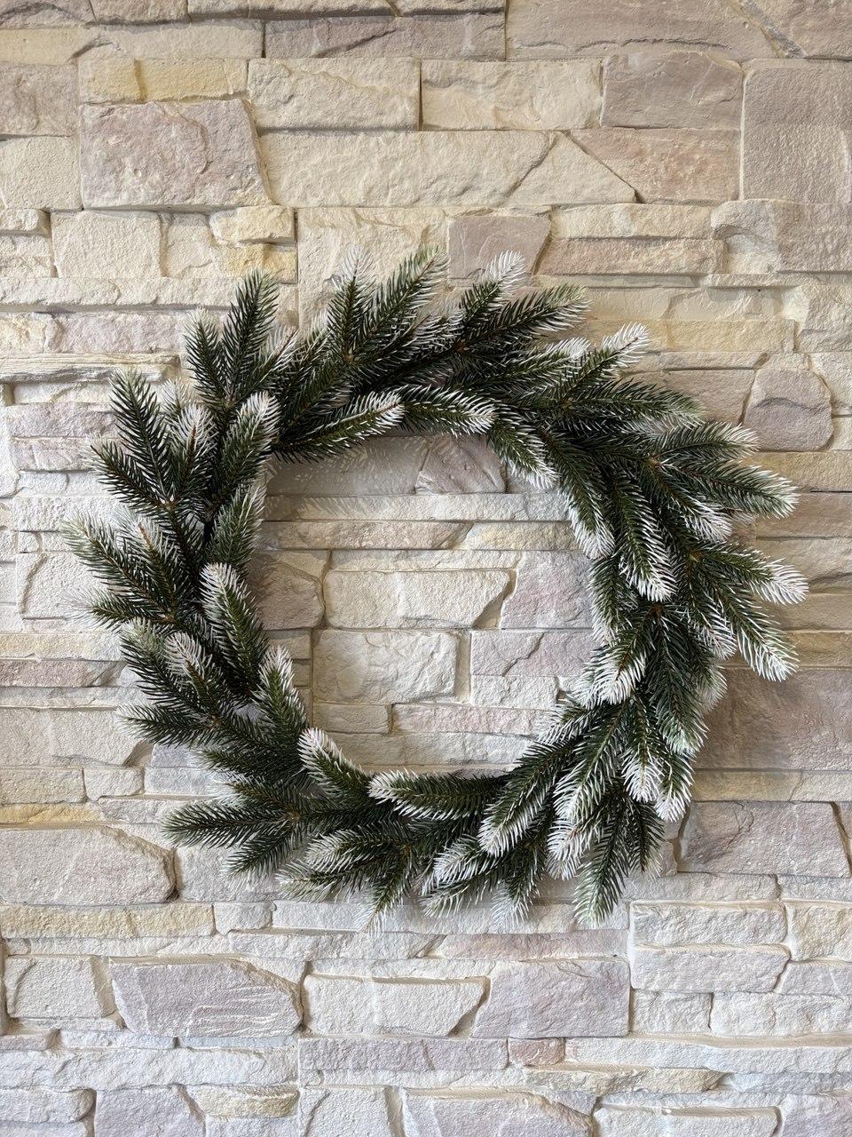 Вінок литий новорічний ПЛАСТМАКС №3 Зелений з білим (VX 4212/2) - фото 1 Вінок литий новорічний ПЛАСТМАКС №3 Зелений з білим (VX 4212/2) - фото 1