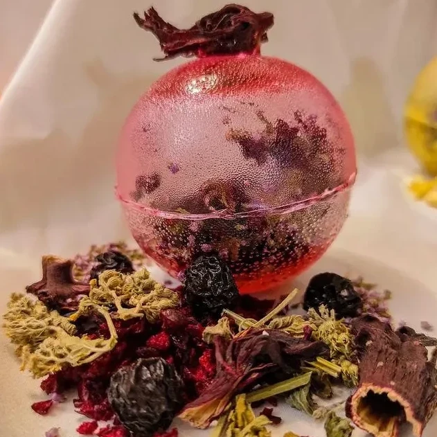 Чайна бомбочка Королівська Вишня ручна робота у подарунковій упаковці (28458058) - фото 2 Чайна бомбочка Королівська Вишня ручна робота у подарунковій упаковці (28458058) - фото 2