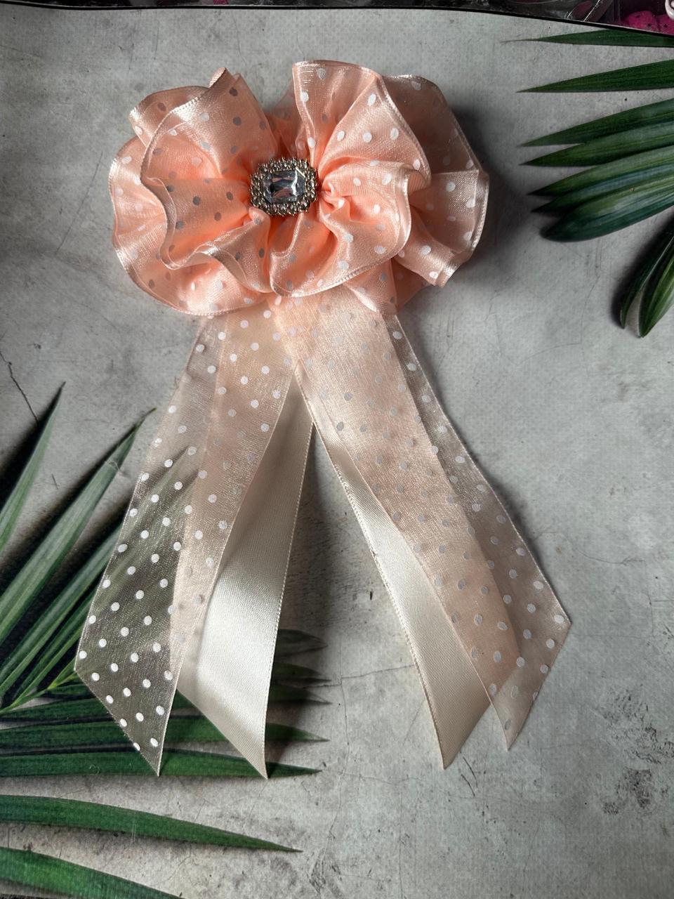 Бант на заколке 12х20 см Персиковый в горошек (11432033)