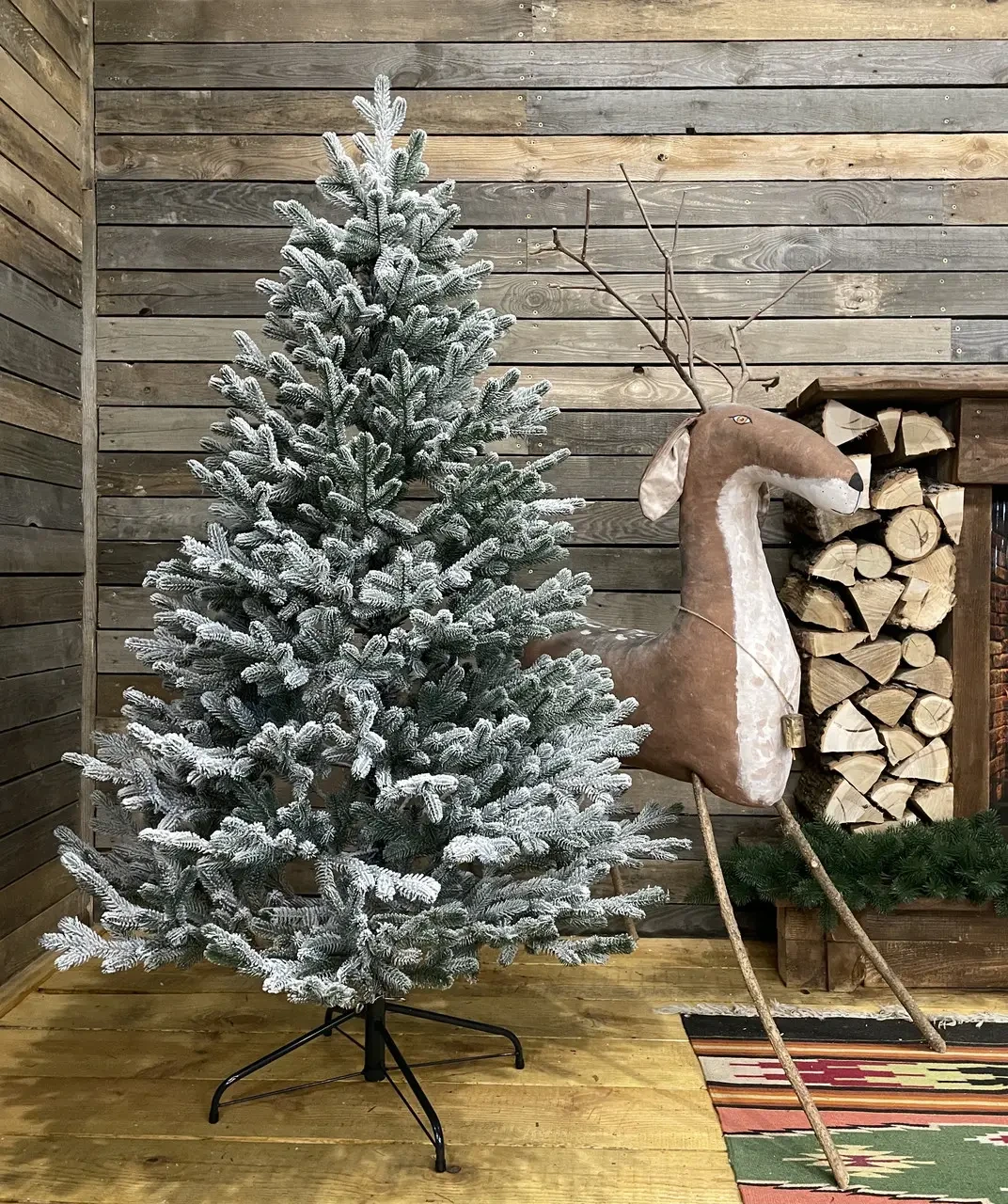 Искусственная елка с белым напылением Traditional на металлической подставке 220 см (CNT00010661)