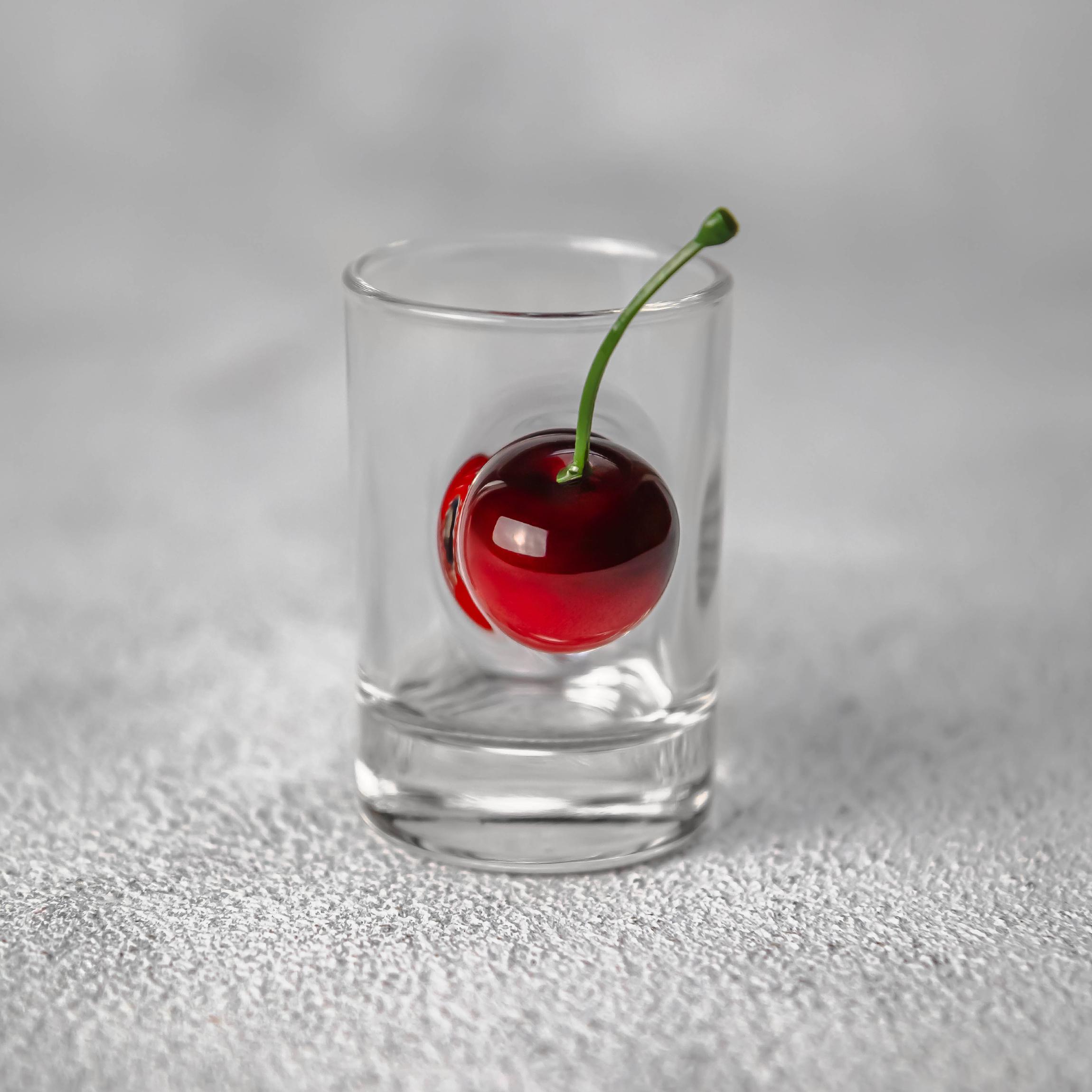 Рюмка VSKLO с вишней (24877875)