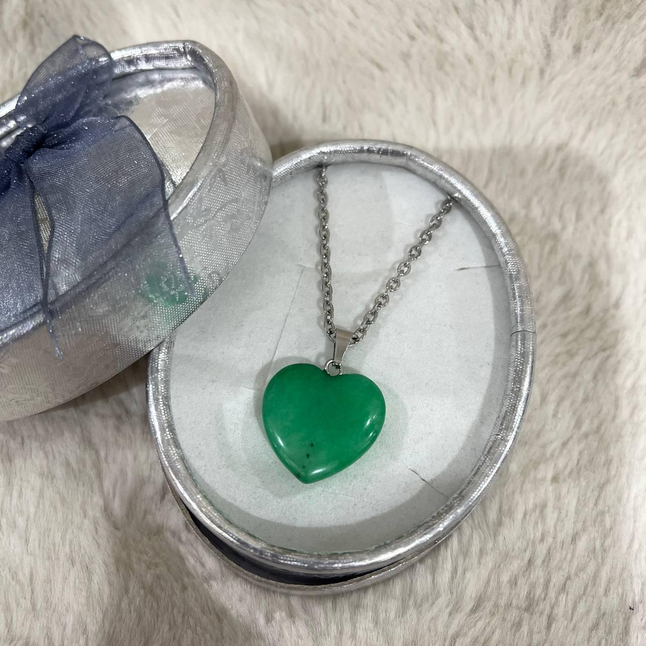 Кулон с натуральным камнем хризопраз зеленый в форме сердца 19 мм на ювелирной цепочке (1991397802)