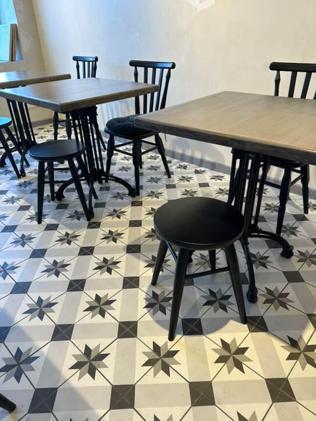 Табурет круглий дерев'яний на точених ніжках Чорний матовий (007) - фото 4 Табурет круглий дерев'яний на точених ніжках Чорний матовий (007) - фото 4