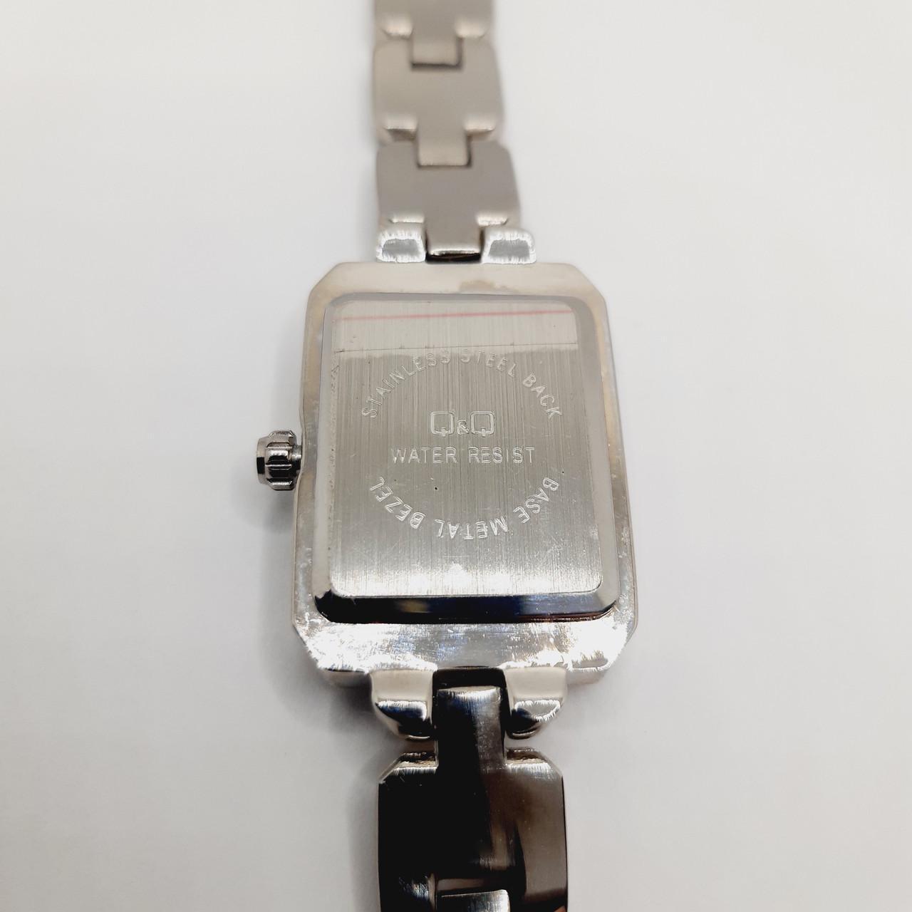 Наручные часы Q&Q женские кварцевые металлический ремешок (F339-401Y) - фото 4 Наручные часы Q&Q женские кварцевые металлический ремешок (F339-401Y) - фото 4