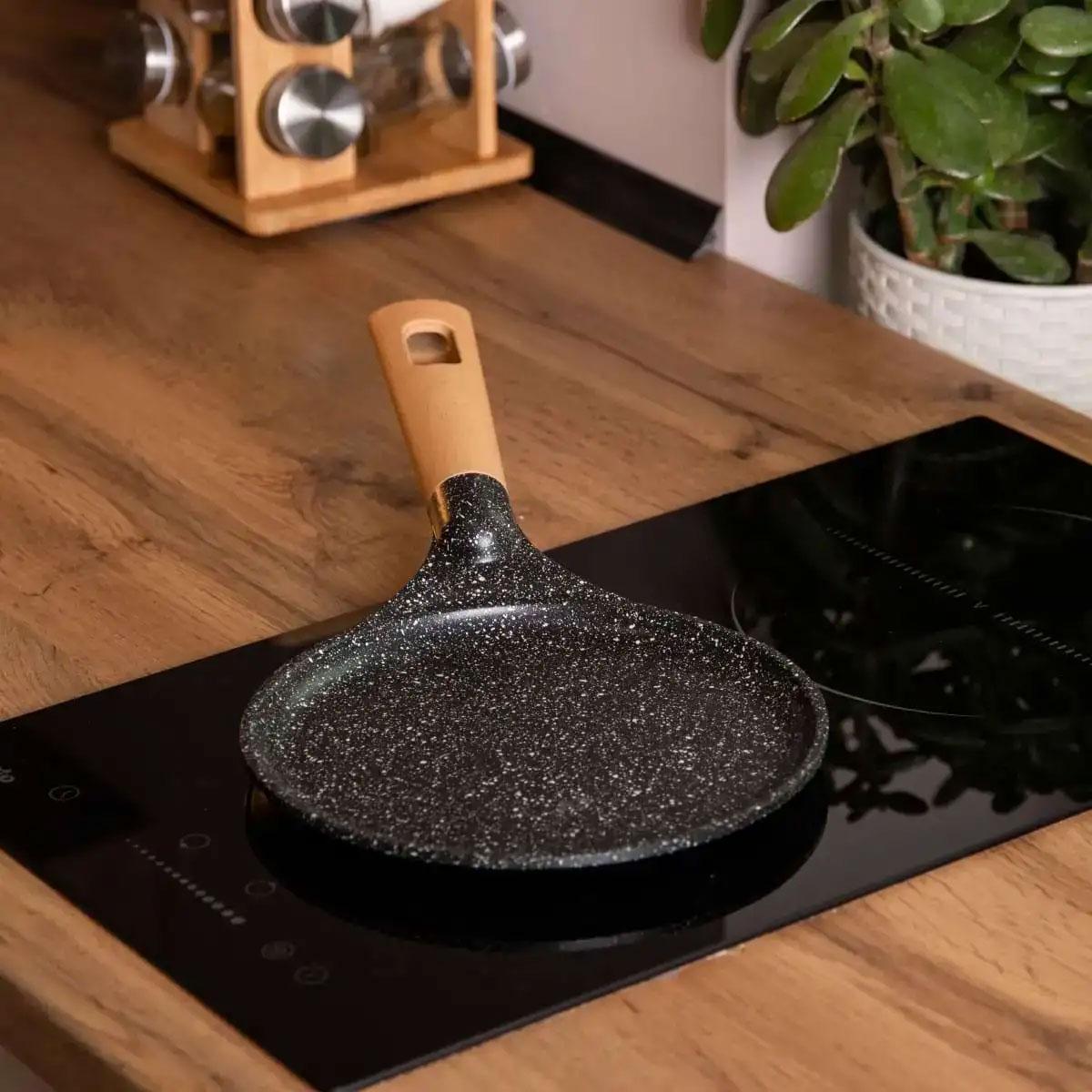 Млинна сковорідка MGC з мармуровим антипригарним покриттям алюмінієва ⌀20 см Чорний - фото 2 Млинна сковорідка MGC з мармуровим антипригарним покриттям алюмінієва ⌀20 см Чорний - фото 2