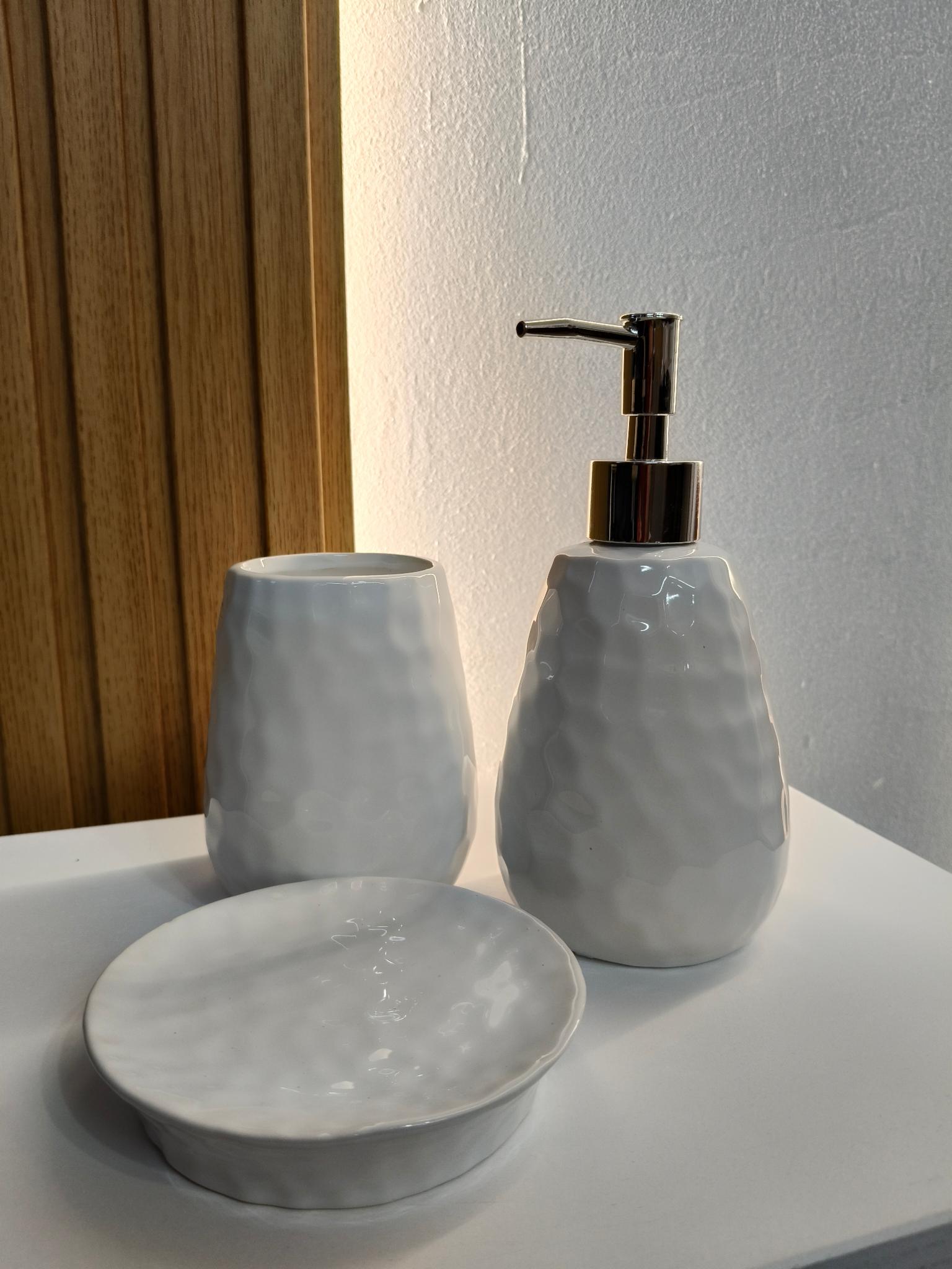 Набор аксессуаров для ванной комнаты с орнаментом 3 предмета Белый