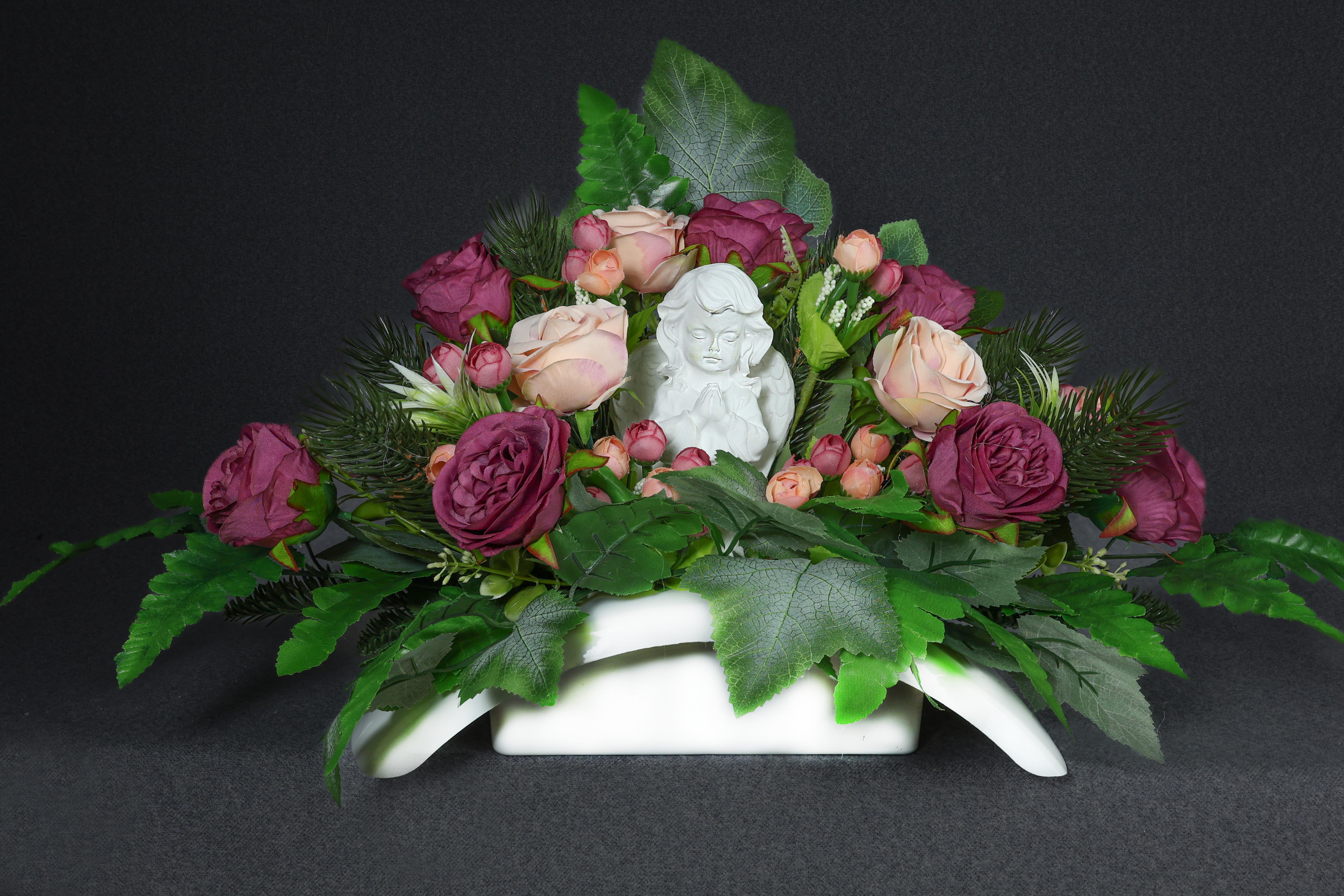 Композиція GALA DECOR з штучних квітів та ангела в пластиковому кашпо