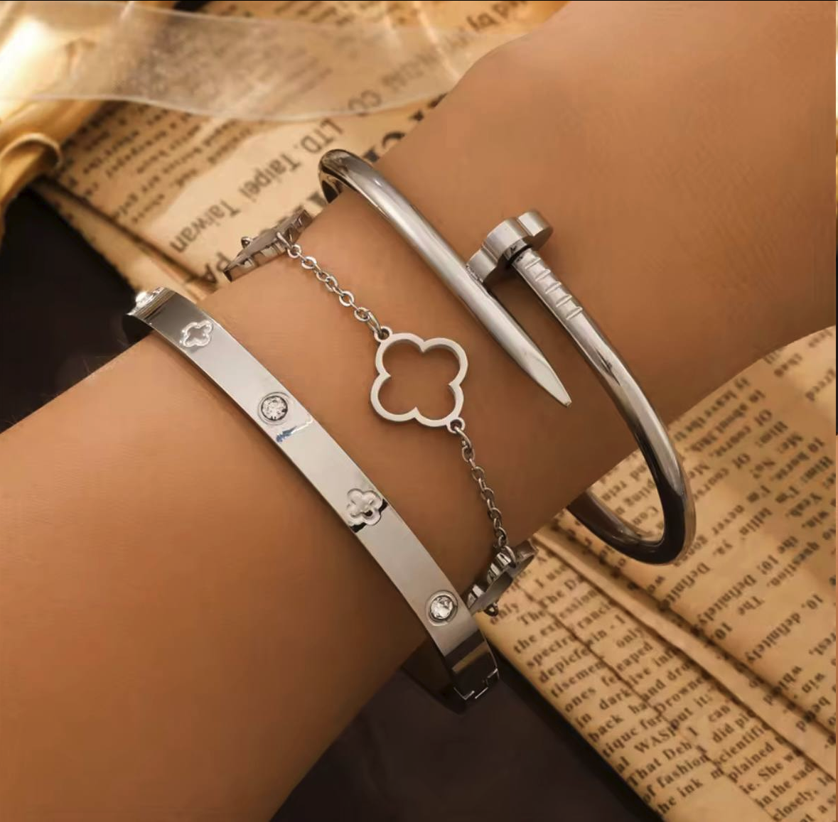 Набор браслетов GONCHAR&CO с камешками ювелирный сплав 3 шт. Серебряный (51-004)