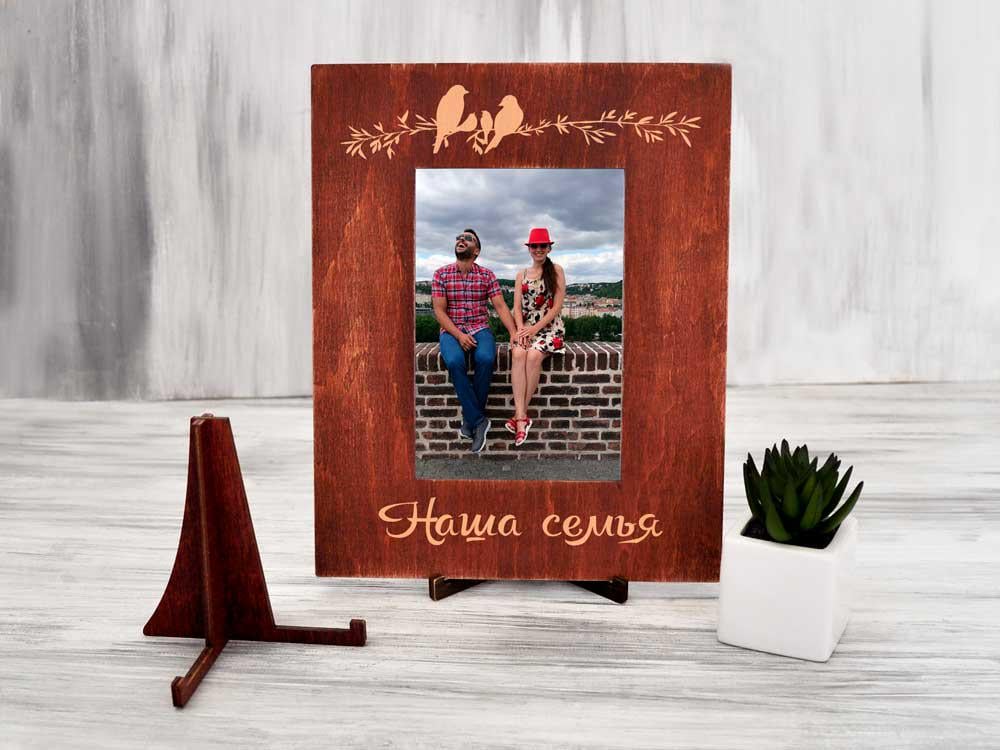 Фоторамка WoodPresentStudio Наша семья 15х21 вертикальная Красное дерево