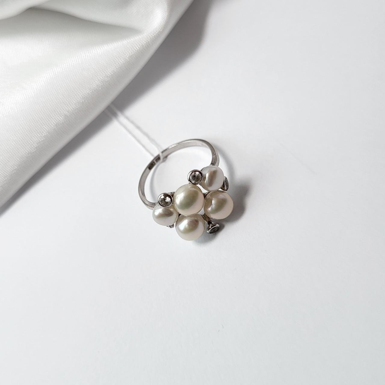 Каблучка з білими перлинами срібло 925 проби родоване 4,19 г р. 18 (917к) - фото 5 Каблучка з білими перлинами срібло 925 проби родоване 4,19 г р. 18 (917к) - фото 5