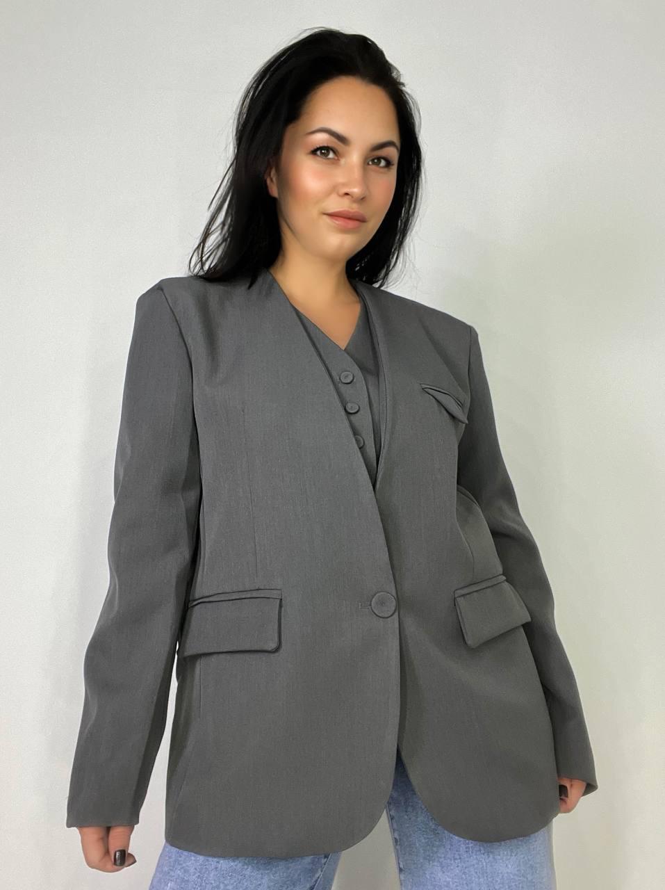 Пиджак женский Qidian 9329 двойка имитация жилетки свободный широкий крой OS Серый (3769)