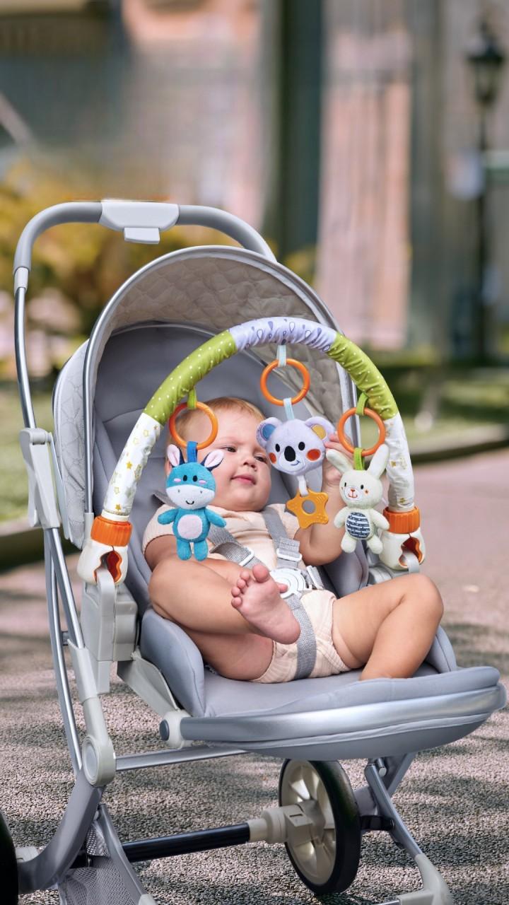 Дуга розвивальна Tumama з підвісними іграшками для коляски універсальна Різнокольоровий (27283950) - фото 4 Дуга розвивальна Tumama з підвісними іграшками для коляски універсальна Різнокольоровий (27283950) - фото 4