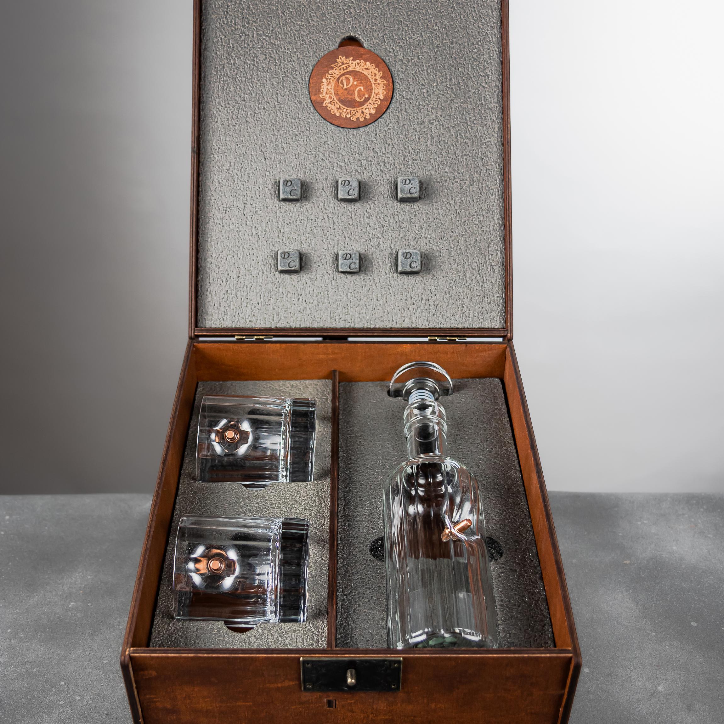 Подарочный набор Leo 3 с граненым хрустальным графином и стаканами VSKLO с настоящими шарами.