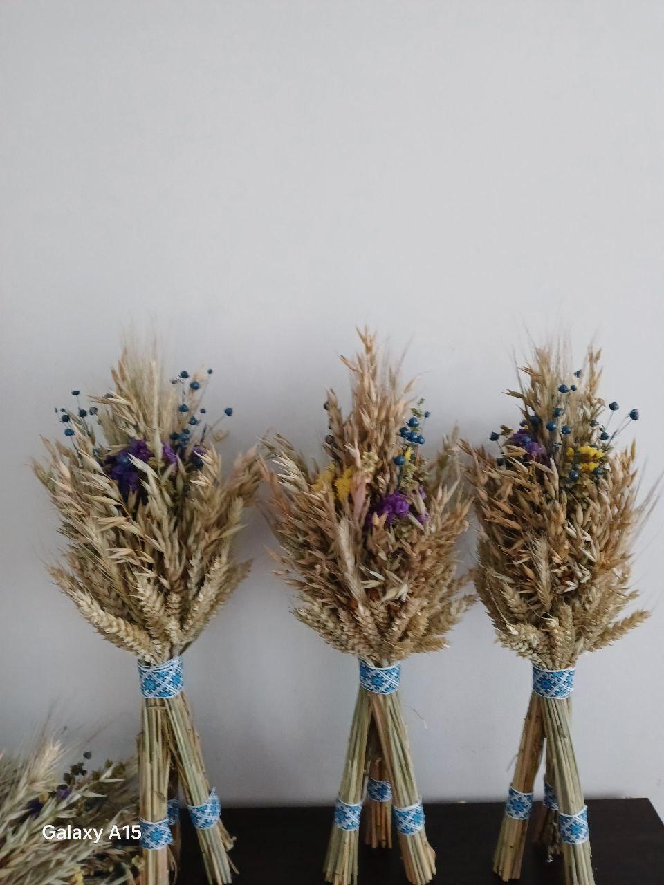 Дидух рождественский из колосья пшеницы/льна и овса на трех ножках 40-45 см с лентой вышиванкой Синий (2822589474) - фото 5 Дидух рождественский из колосья пшеницы/льна и овса на трех ножках 40-45 см с лентой вышиванкой Синий (2822589474) - фото 5