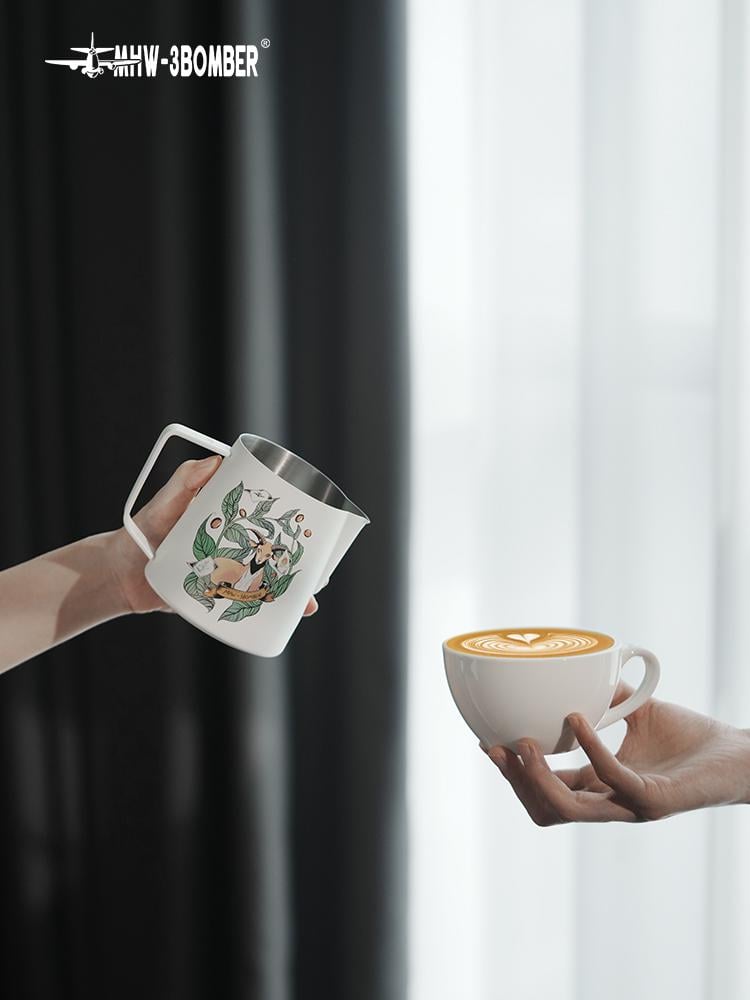 Питчер с ручкой для молока MHW-3BOMBER 5.0 6th Anniversary Limited Edition 500 мл (P5793) - фото 4 Питчер с ручкой для молока MHW-3BOMBER 5.0 6th Anniversary Limited Edition 500 мл (P5793) - фото 4