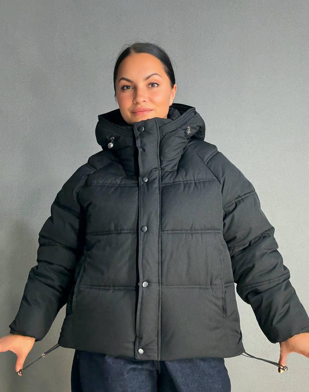 Куртка женская HAIZIYUAN 8589 средней длины с капюшоном XL Черный (4806) - фото 4 Куртка женская HAIZIYUAN 8589 средней длины с капюшоном XL Черный (4806) - фото 4