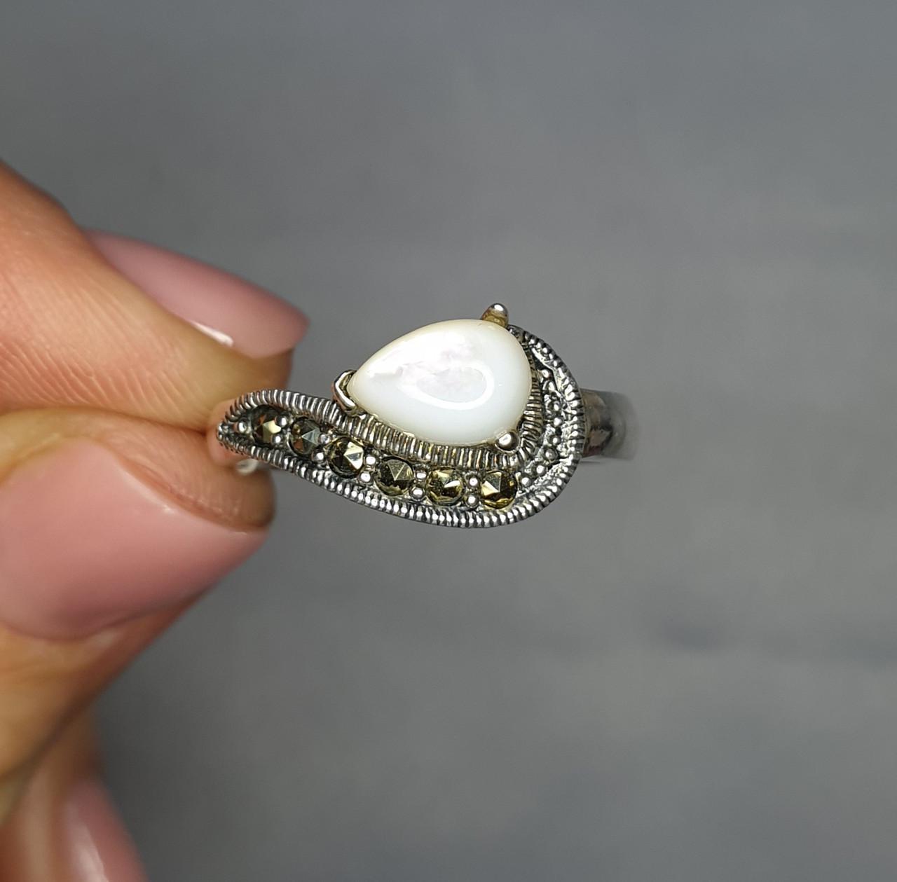 Кольцо серебряное с перламутром р. 19 5,15 м (1397158152) Кольцо серебряное с перламутром р. 19 5,15 м (1397158152)