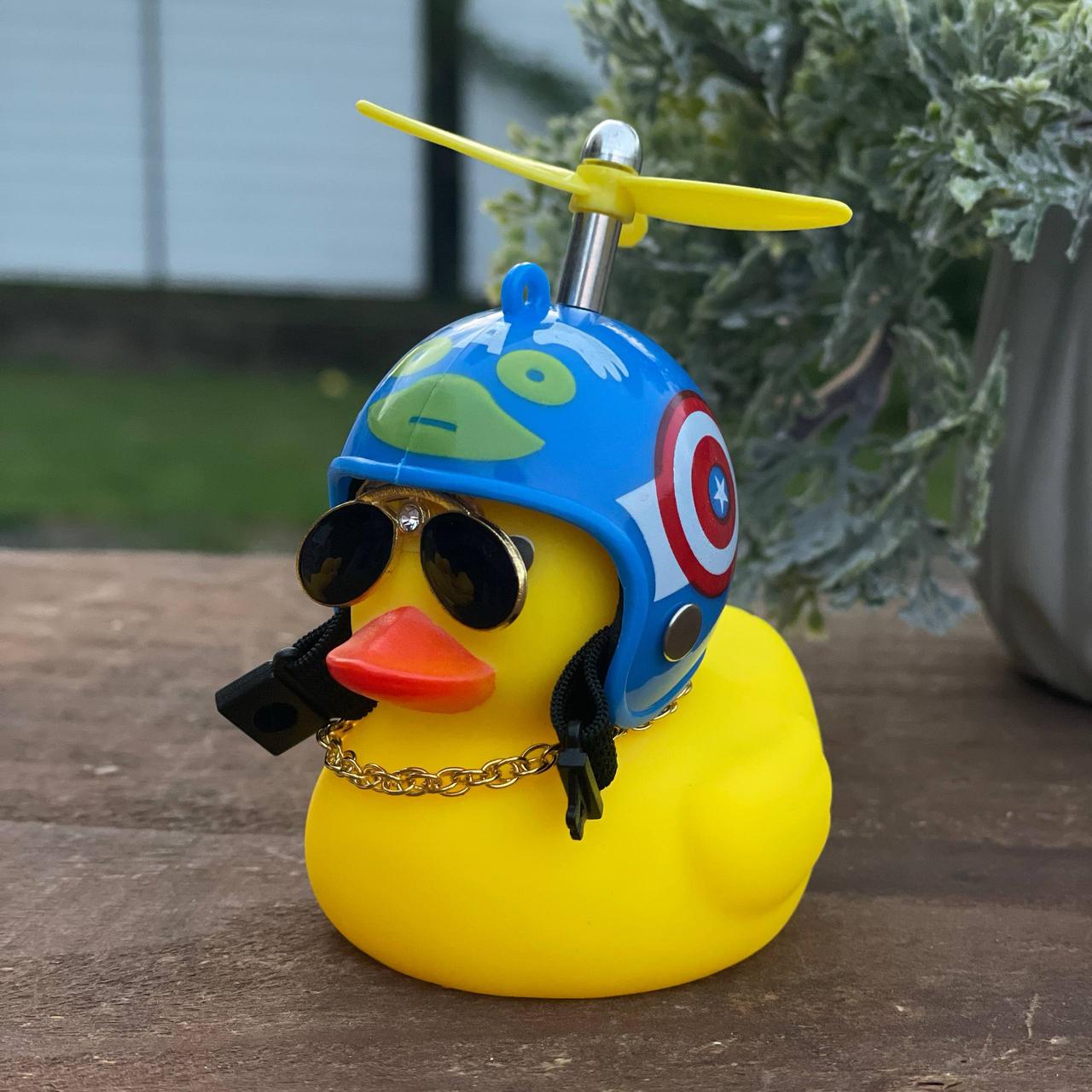 Качка на кермо мотоцикла із шоломом (DC031) Качка на кермо мотоцикла із шоломом (DC031)