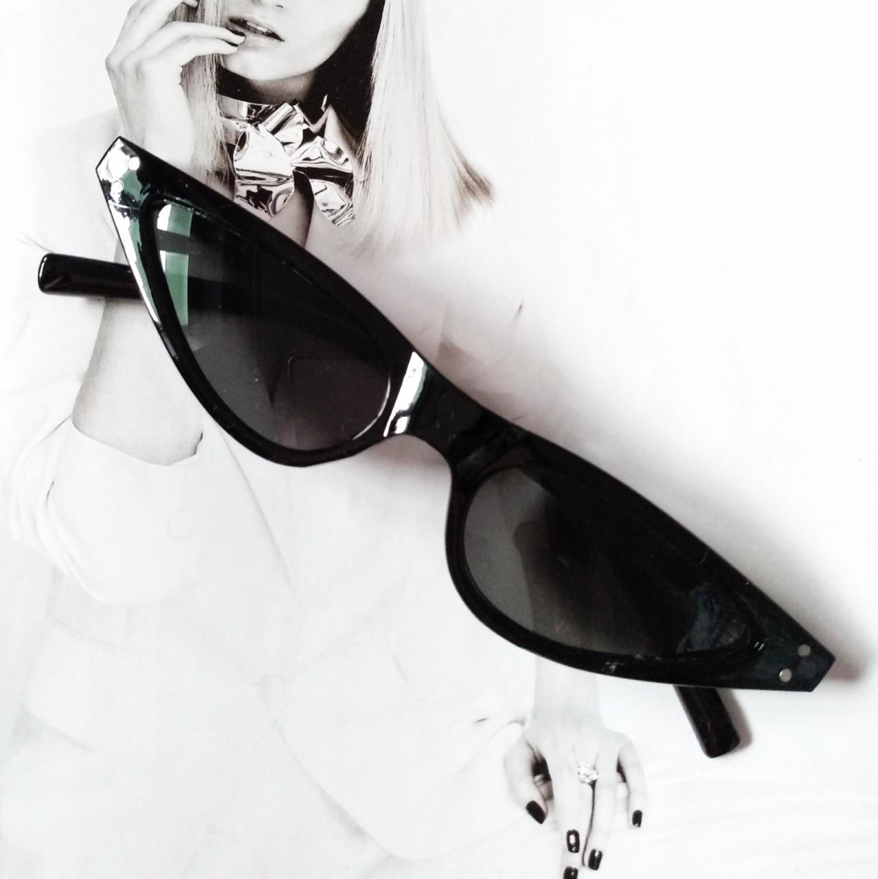 Очки солнцезащитные маленький треугольник Черный