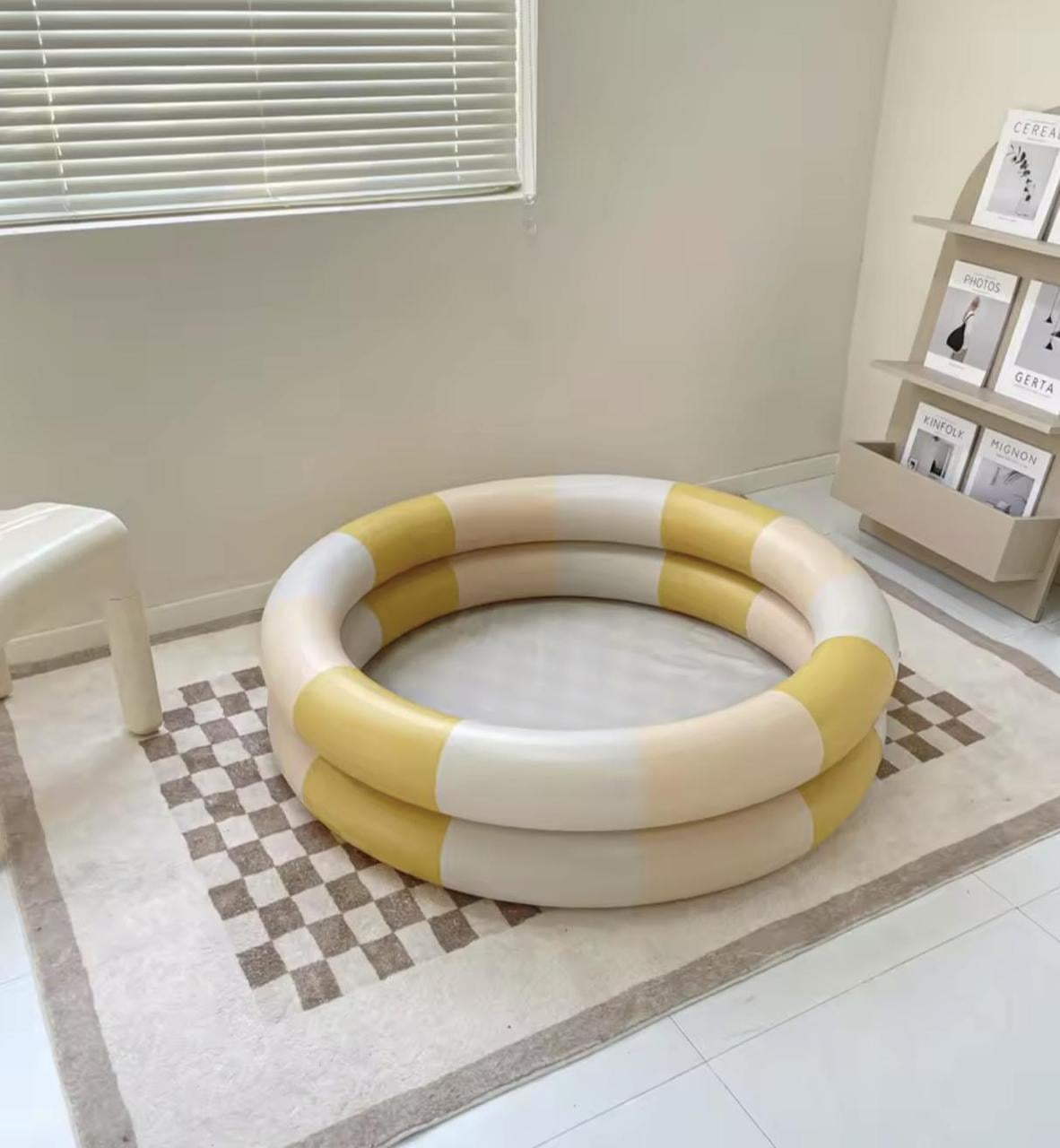 Бассейн детский надувной с желтой полоской Молочный